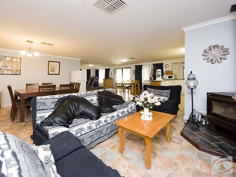 13 Pethick Cl, Byford WA 6122