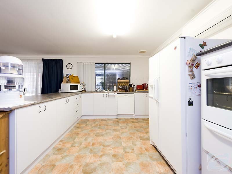 13 Pethick Cl, Byford WA 6122