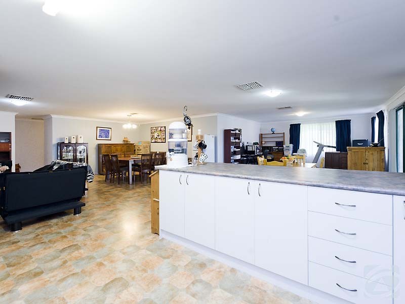 13 Pethick Cl, Byford WA 6122