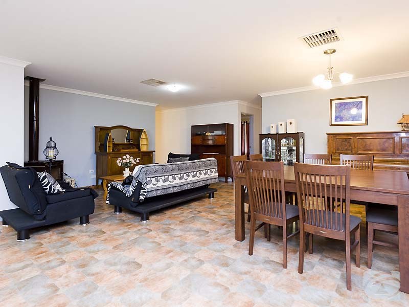 13 Pethick Cl, Byford WA 6122