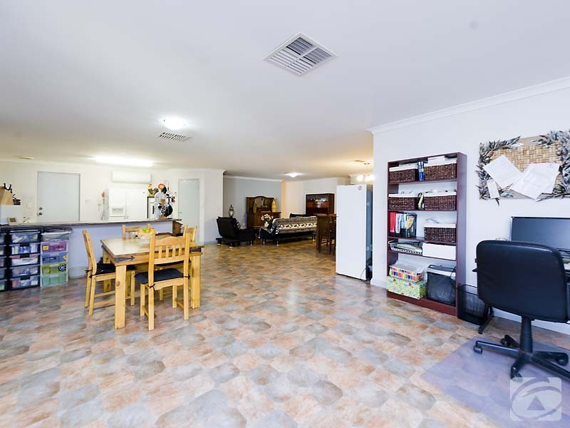 13 Pethick Cl, Byford WA 6122