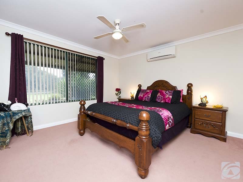 13 Pethick Cl, Byford WA 6122