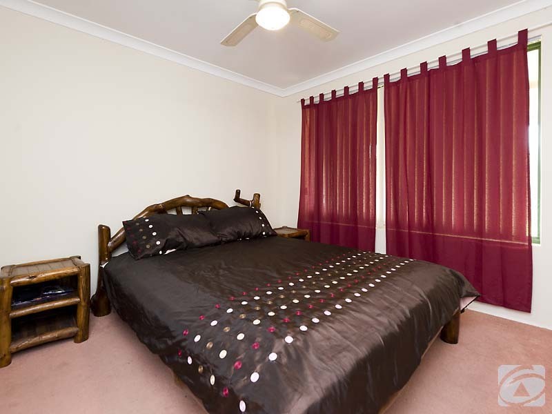 13 Pethick Cl, Byford WA 6122