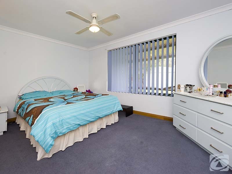 13 Pethick Cl, Byford WA 6122