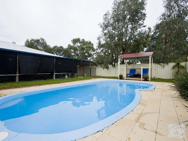 13 Pethick Cl, Byford WA 6122