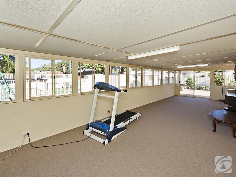 31 Ravenscroft Way, Kelmscott WA 6111