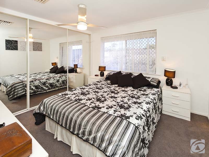 31 Ravenscroft Way, Kelmscott WA 6111