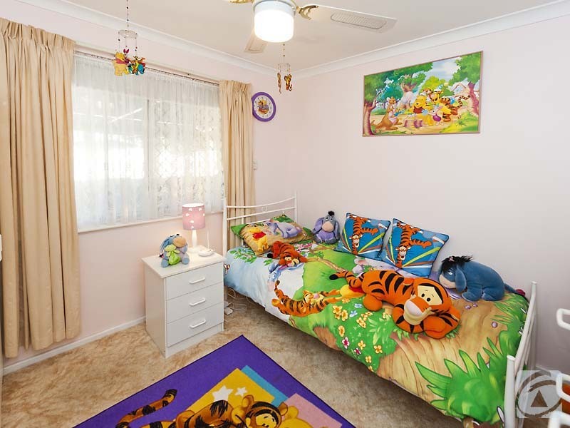 31 Ravenscroft Way, Kelmscott WA 6111