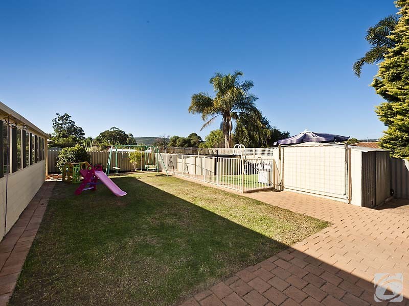 31 Ravenscroft Way, Kelmscott WA 6111