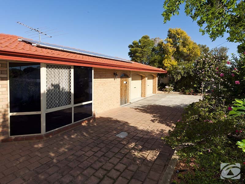 31 Ravenscroft Way, Kelmscott WA 6111