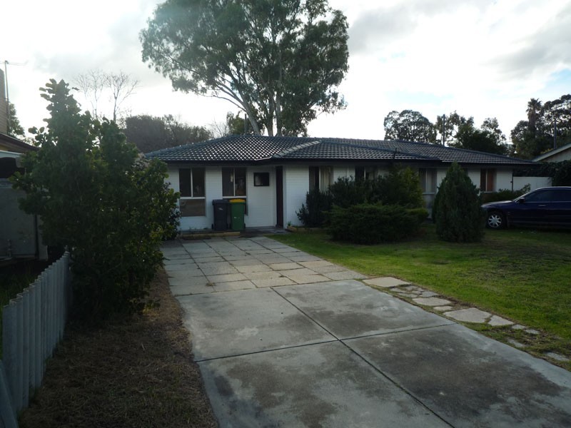 37b Ward Cres, Kelmscott WA 6111