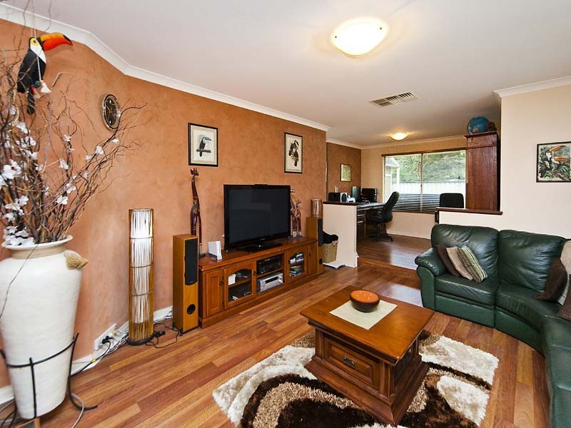 52 Strawberry Drive, Seville Grove WA 6112