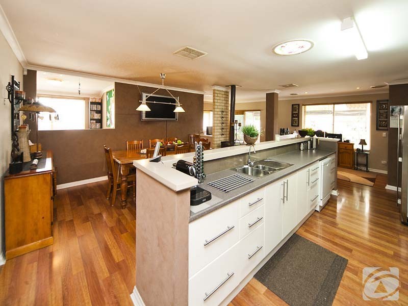 52 Strawberry Drive, Seville Grove WA 6112