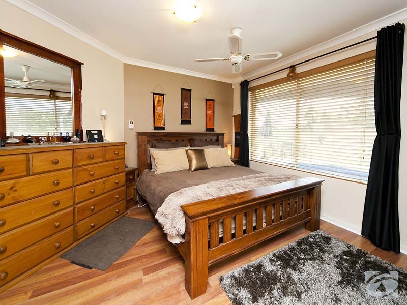 52 Strawberry Drive, Seville Grove WA 6112