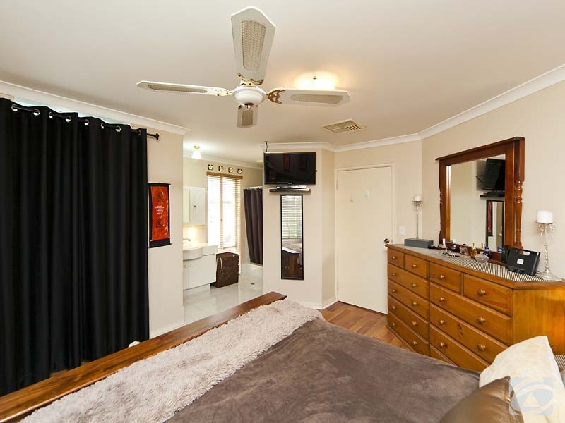 52 Strawberry Drive, Seville Grove WA 6112