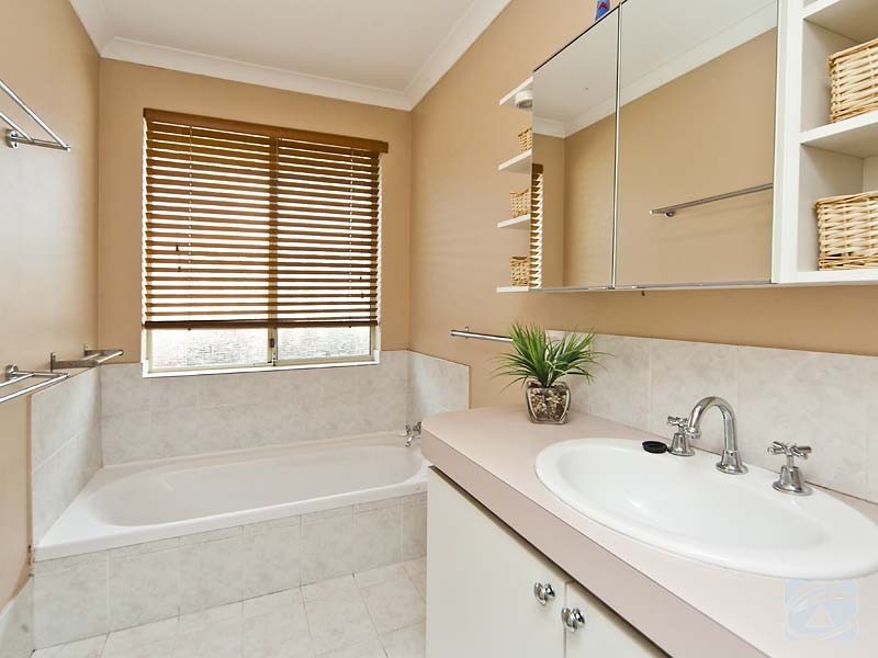 52 Strawberry Drive, Seville Grove WA 6112