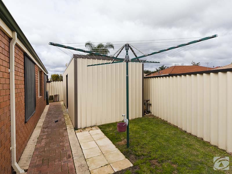 52 Strawberry Drive, Seville Grove WA 6112