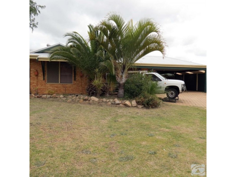 92 Strawberry Dr, Seville Grove WA 6112