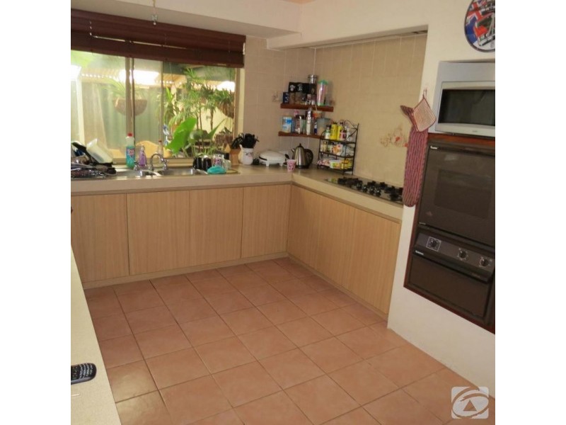 92 Strawberry Dr, Seville Grove WA 6112