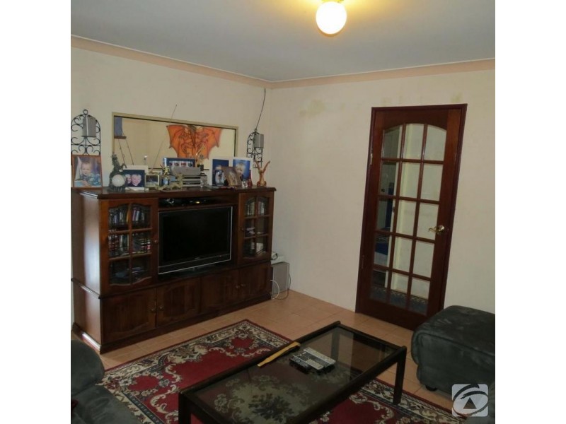 92 Strawberry Dr, Seville Grove WA 6112