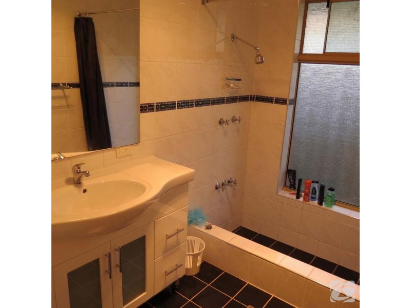 92 Strawberry Dr, Seville Grove WA 6112