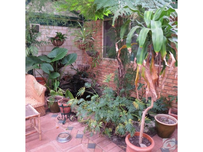 92 Strawberry Dr, Seville Grove WA 6112