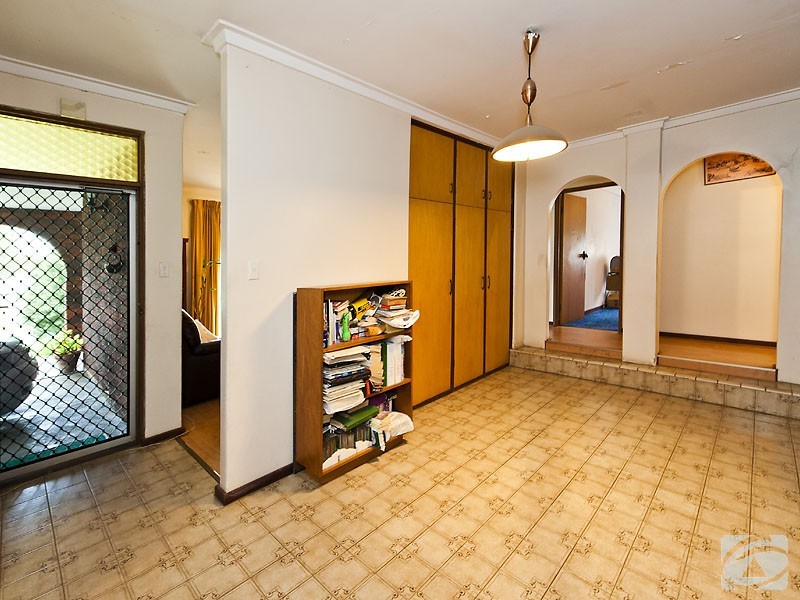 17 Kevin Rd, Kelmscott WA 6111