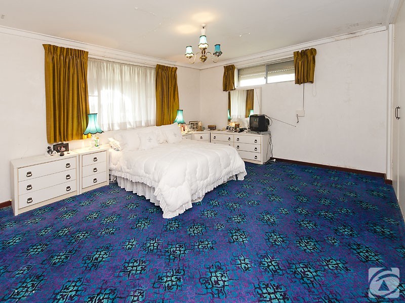 17 Kevin Rd, Kelmscott WA 6111