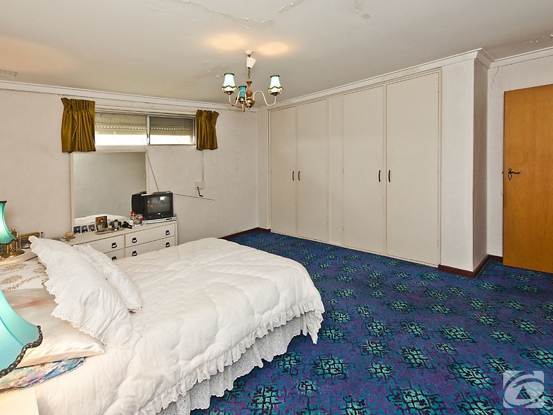 17 Kevin Rd, Kelmscott WA 6111