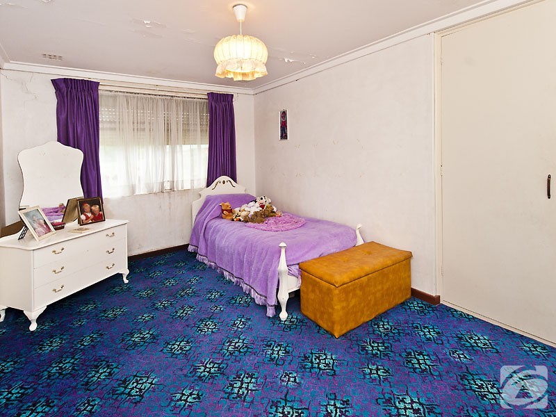 17 Kevin Rd, Kelmscott WA 6111