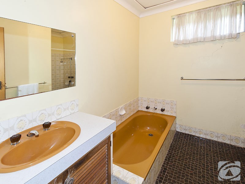 17 Kevin Rd, Kelmscott WA 6111