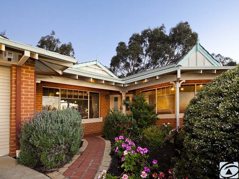 25 Hilltop Pl, Kelmscott WA 6111