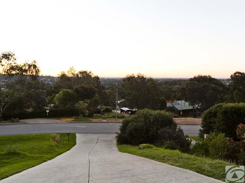 25 Hilltop Pl, Kelmscott WA 6111