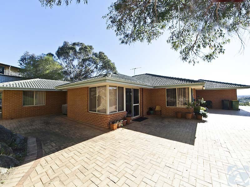 25 Hilltop Pl, Kelmscott WA 6111