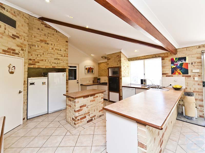 25 Hilltop Pl, Kelmscott WA 6111