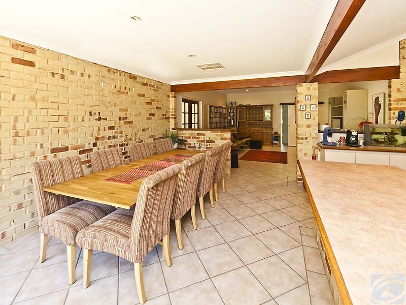 25 Hilltop Pl, Kelmscott WA 6111