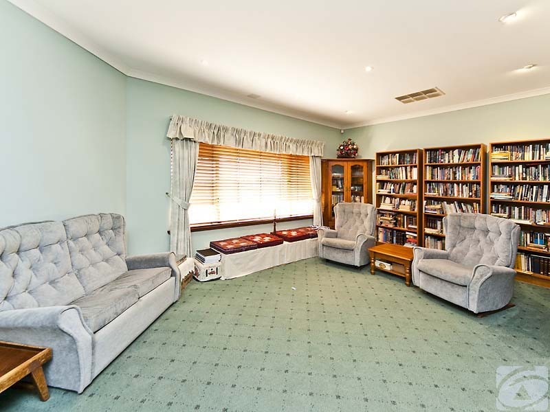 25 Hilltop Pl, Kelmscott WA 6111