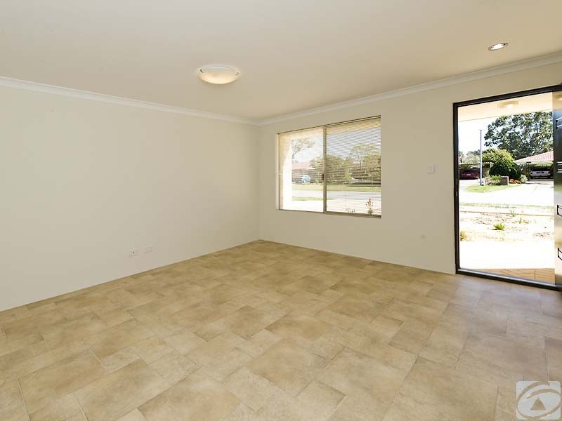 39A Redtingle Rd, Camillo WA 6111