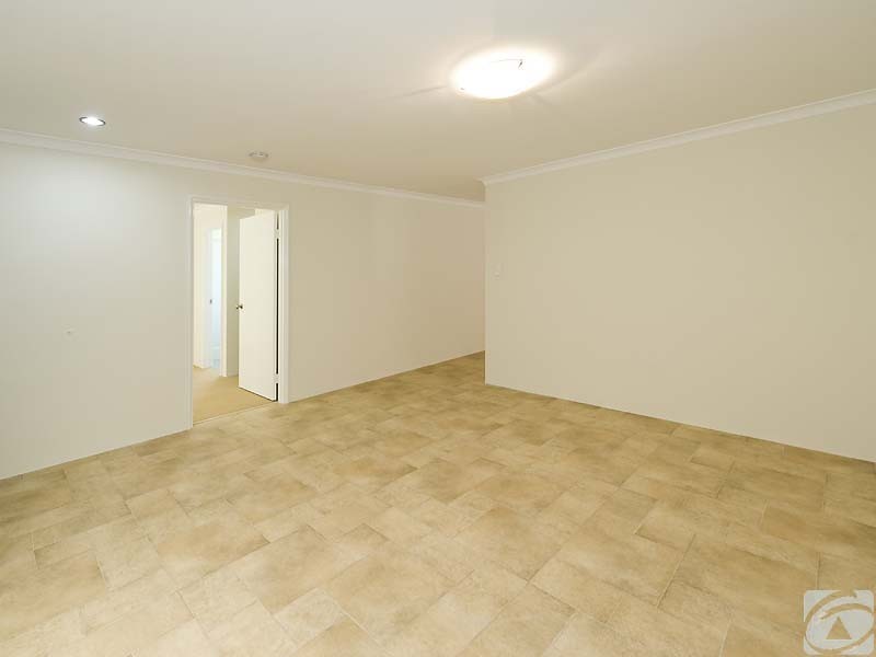 39A Redtingle Rd, Camillo WA 6111