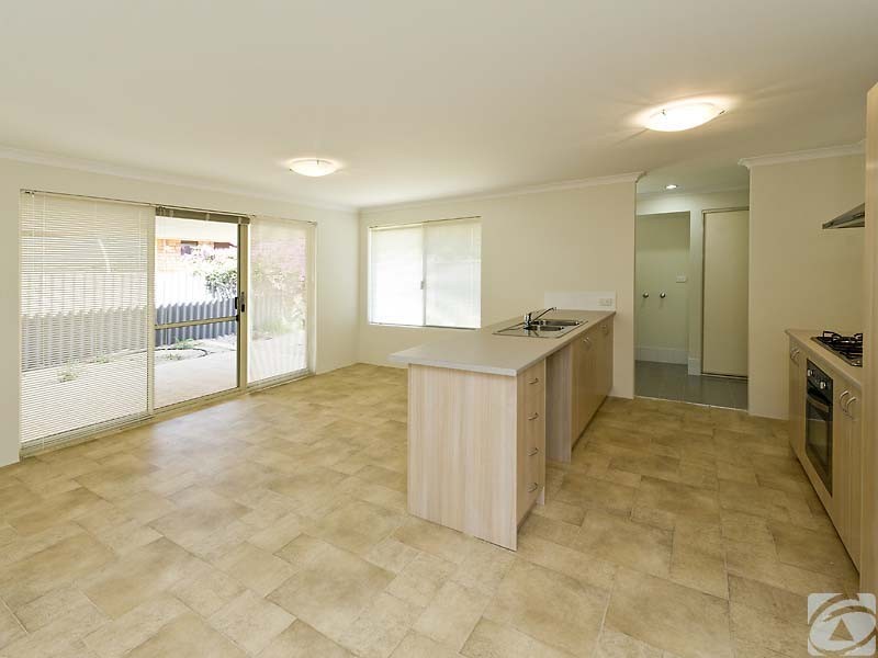 39A Redtingle Rd, Camillo WA 6111
