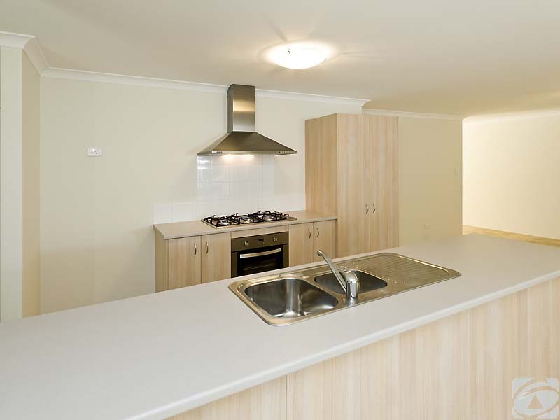 39A Redtingle Rd, Camillo WA 6111