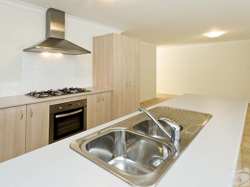 39A Redtingle Rd, Camillo WA 6111