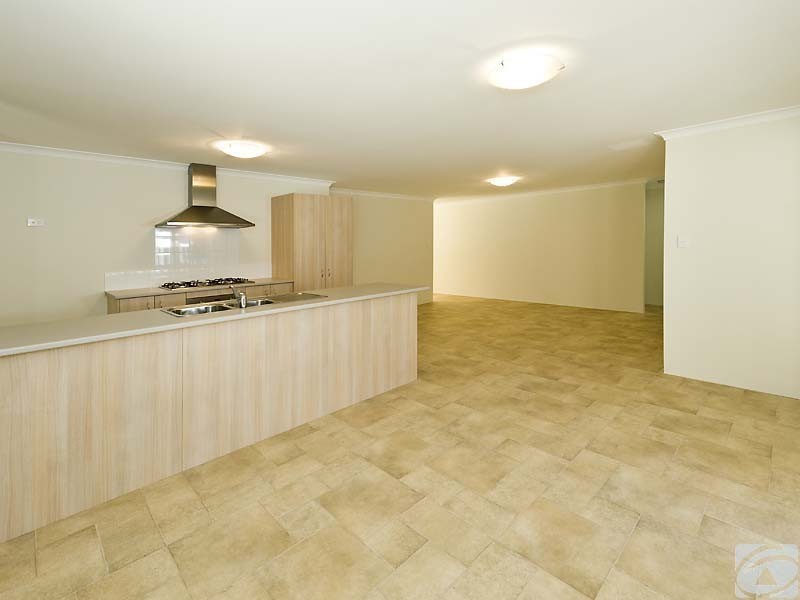 39A Redtingle Rd, Camillo WA 6111