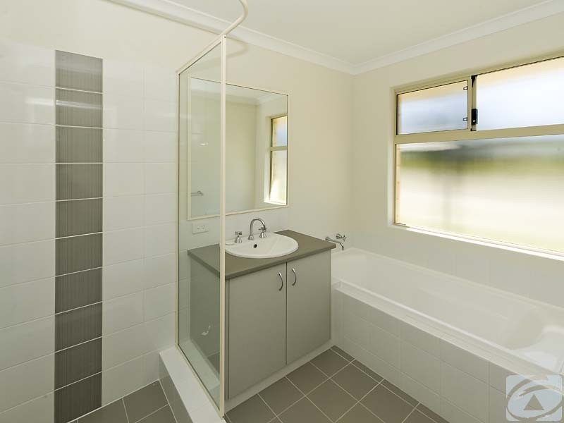 39A Redtingle Rd, Camillo WA 6111