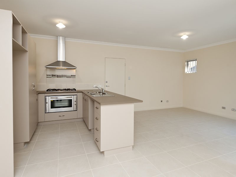 2/156 Streich Ave, Kelmscott WA 6111