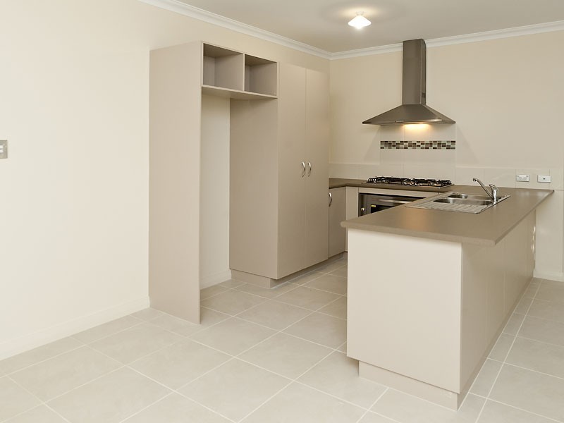 2/156 Streich Ave, Kelmscott WA 6111