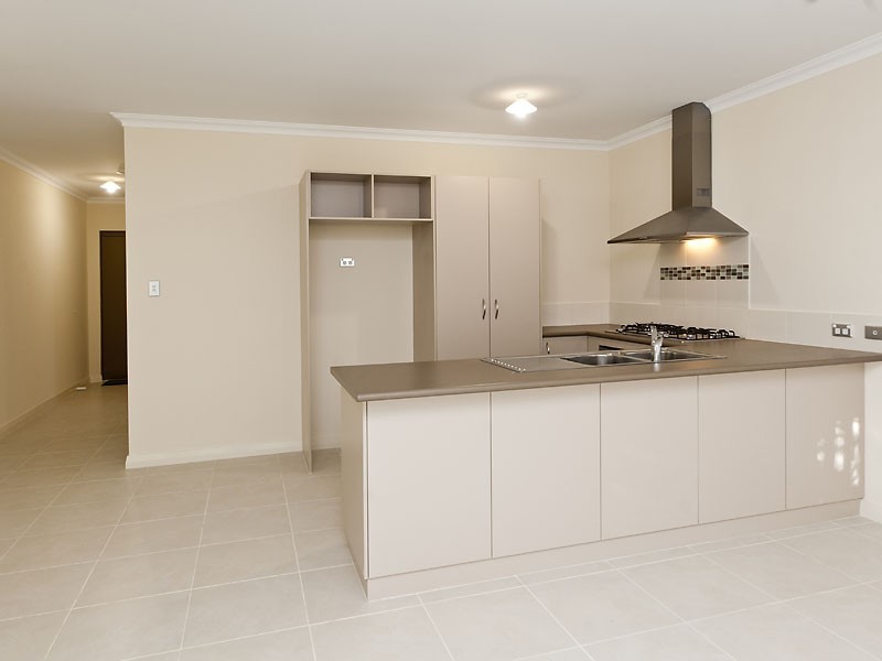 2/156 Streich Ave, Kelmscott WA 6111