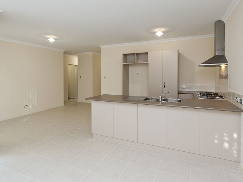 2/156 Streich Ave, Kelmscott WA 6111