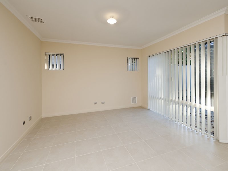 2/156 Streich Ave, Kelmscott WA 6111