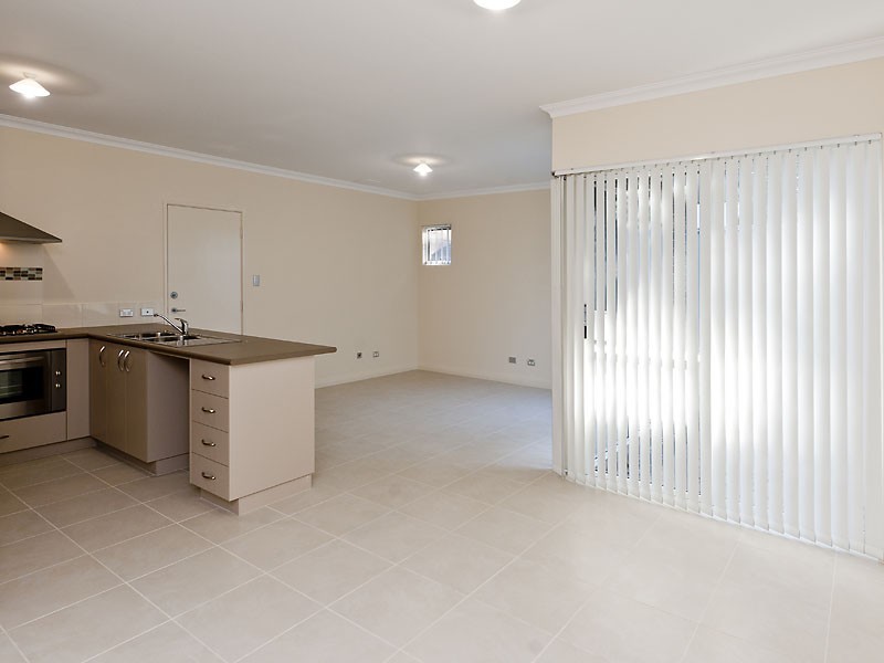 2/156 Streich Ave, Kelmscott WA 6111